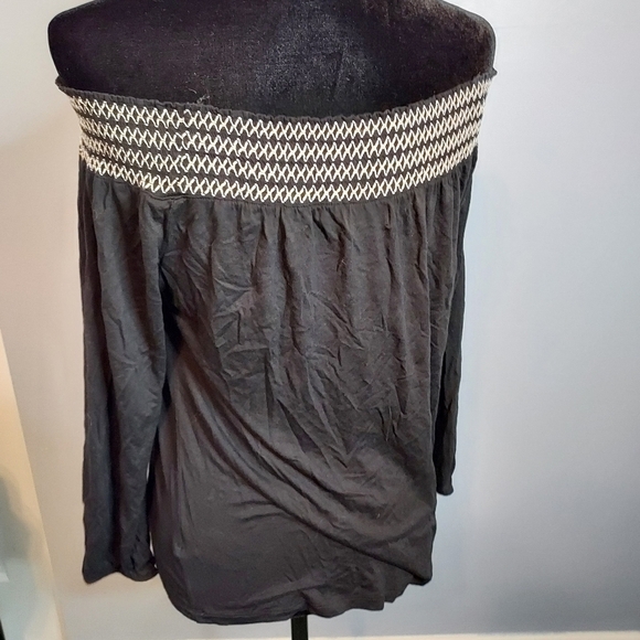 Old Navy Off-The-Shoulder Embroidered Top Black And White Size Medium - Picture 6 of 6